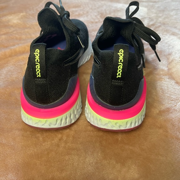 NIKE EPIC REACT FLYKNIT WOMEN RUNNING SNEAKERS SIZE 7 - Picture 4 of 7